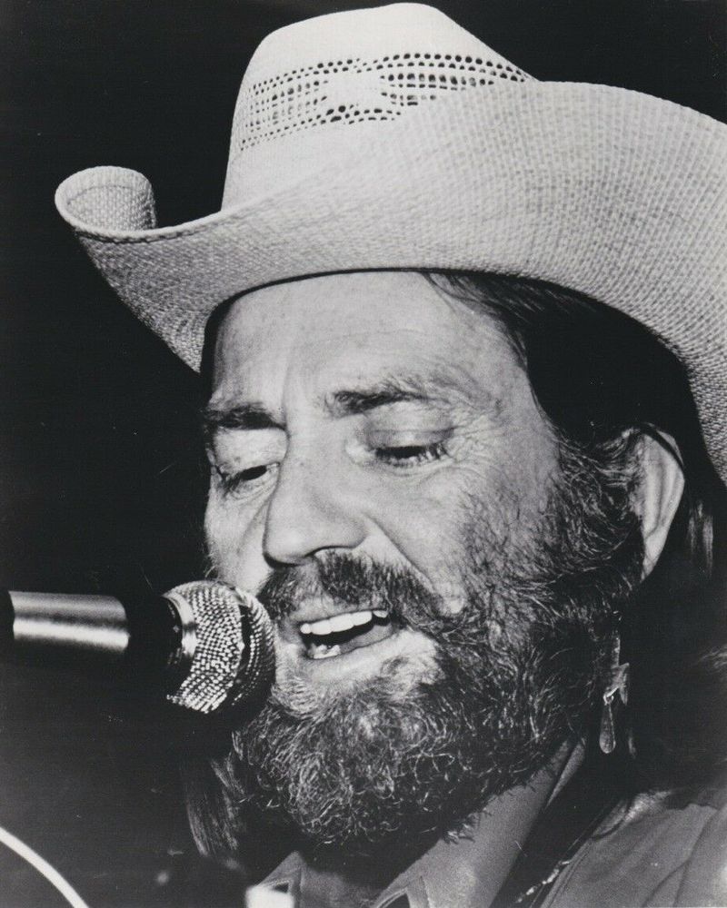 Willie Nelson singing in a straw cowboy hat, 1974